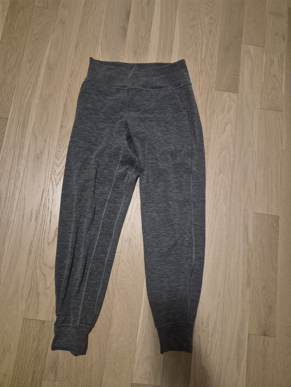 lululemon athletica Align Jogger 28" - Heathered Black - Picture 3 of 5
